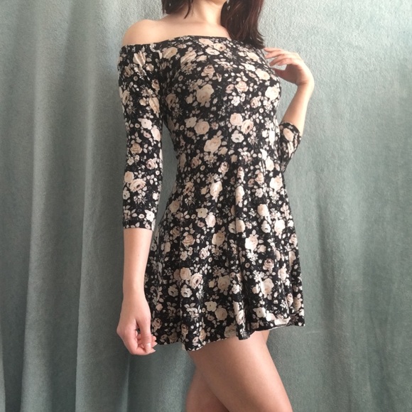 Off the Shoulder Mini Dress - Picture 4 of 5